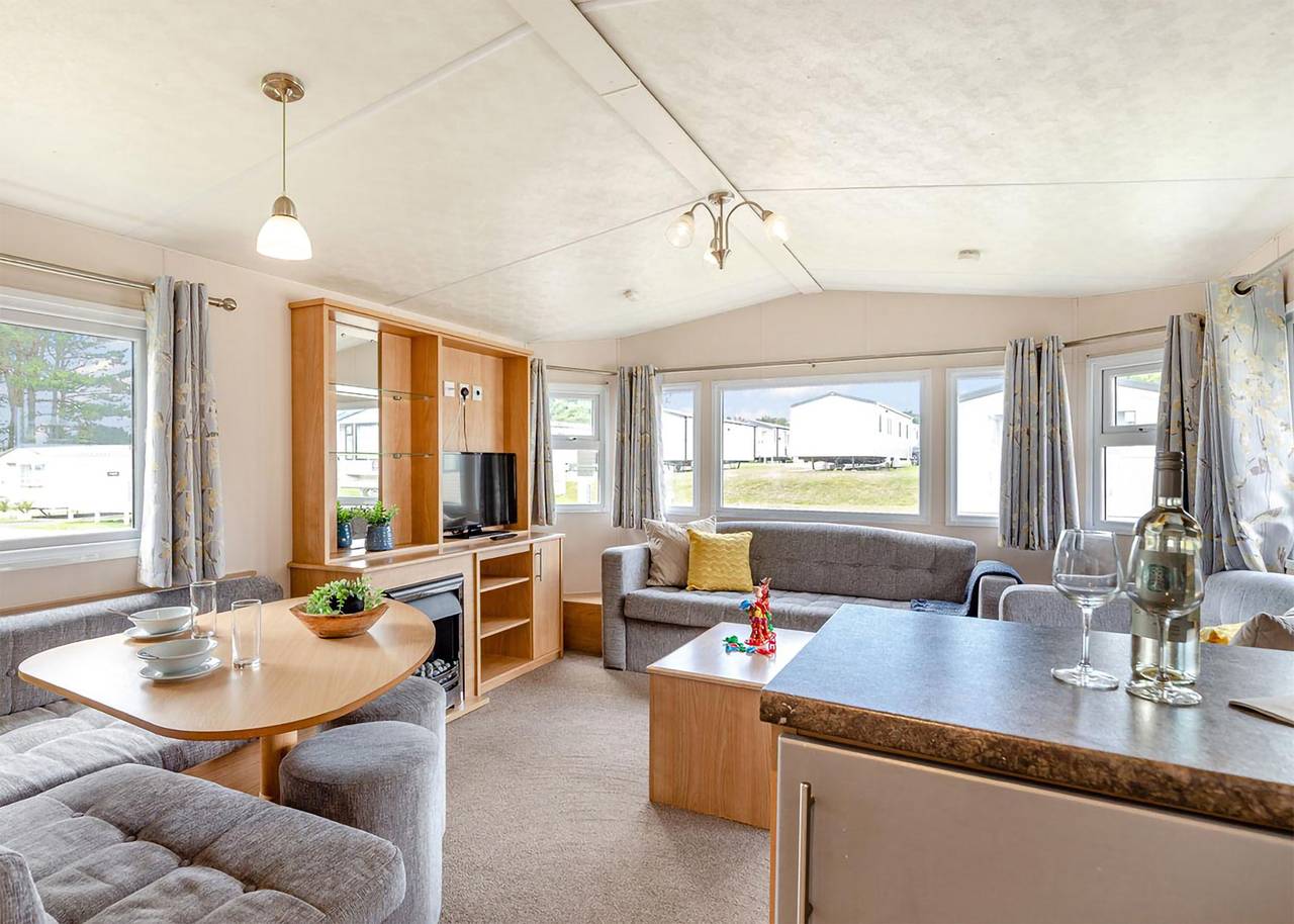 Silver Caravan. With ensuite and decking. in Cornwall