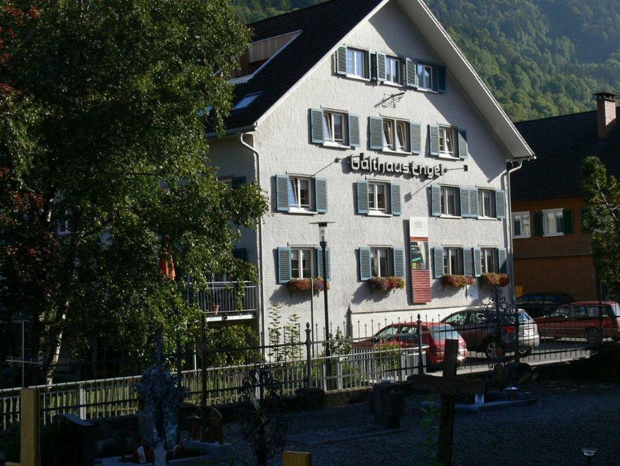 Gasthof Engel - Doppelzimmer 2, Dusche und Badewanne, 1 Schlafraum in Bezau, Bregenzerwald