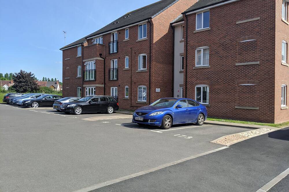 Entire apartment, Modern apartment with Parking/ En-suite/ Wifi/ Netflix in Coventry, Birmingham Area