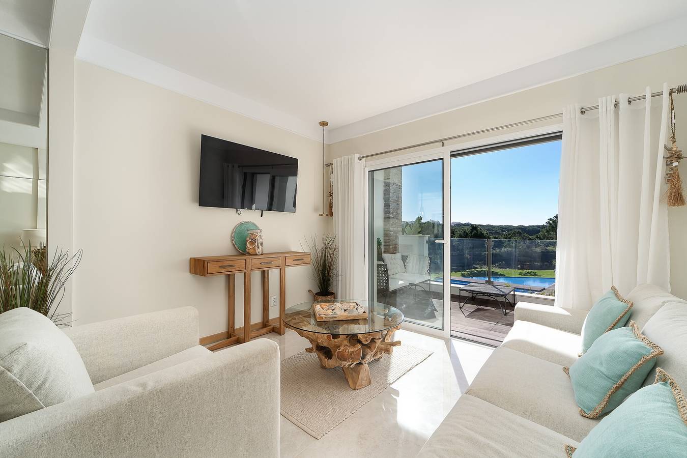 Apartamento inteiro, Apartamento 'Belharucas' com Piscina Partilhada, Wi-Fi e Ar Condicionado in Aldeia das Açoteias, Albufeira
