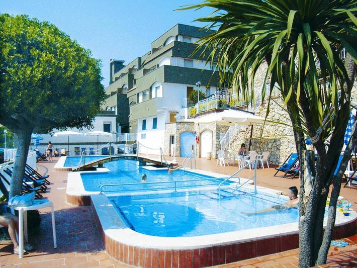 Ferienwohnung für 5 Personen, mit Balkon und Terrasse sowie Kinderpool und Pool in Pietra Ligure Gemeinde