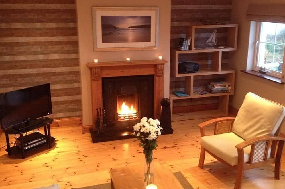 Cottage at Cathair Gheal in Dingle Peninsula