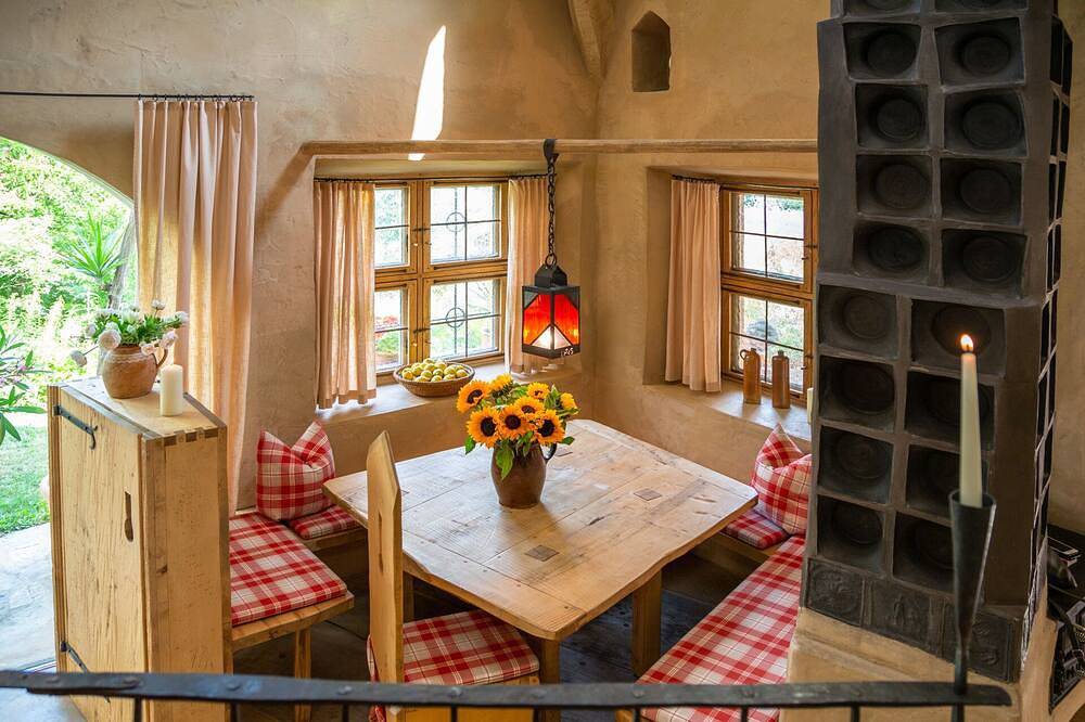 Ganze Wohnung, Ferienwohnung Fürstenpalais im Turm zu Schloss Schedling nahe dem Chiemsee in Trostberg, Landkreis Traunstein