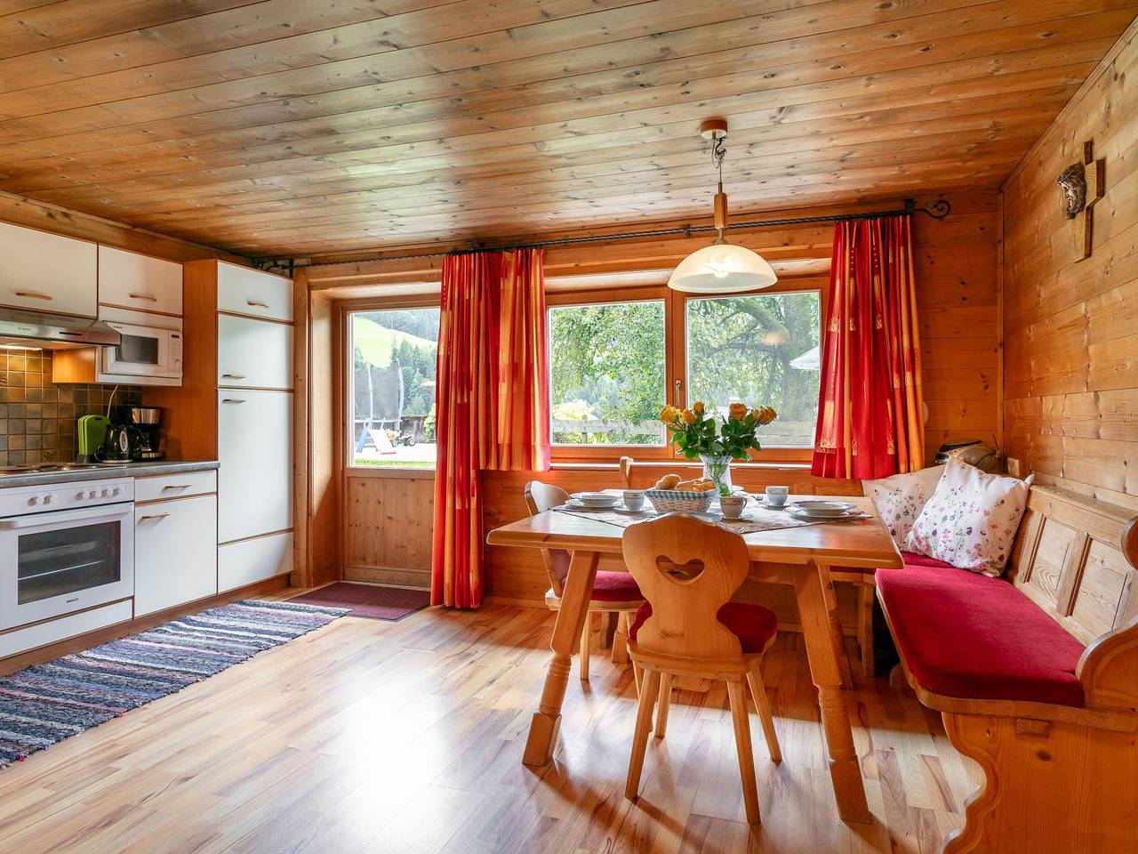 Ganze Wohnung, Großes Appartement am Bauernhof mit Garten in Alpbach, Kaisergebirge