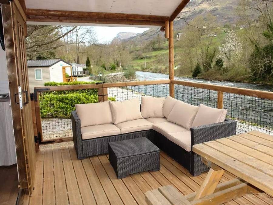 Camping Des Gaves - Unique 5 persons - Cabane sur Pilotis 3 Pièces 5 Personnes in Laruns, Béarn