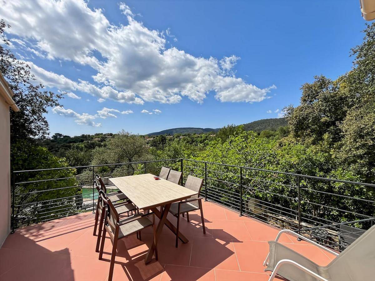 Quiet house with pool and nature in La Roquebrussanne, Côte méditerranéenne (France)