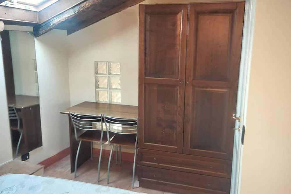 Casa Vacanze Un Tocco Di Antico-Residenza In Un Palazzo Storico. in Spiaggia del Cannone, Tropea