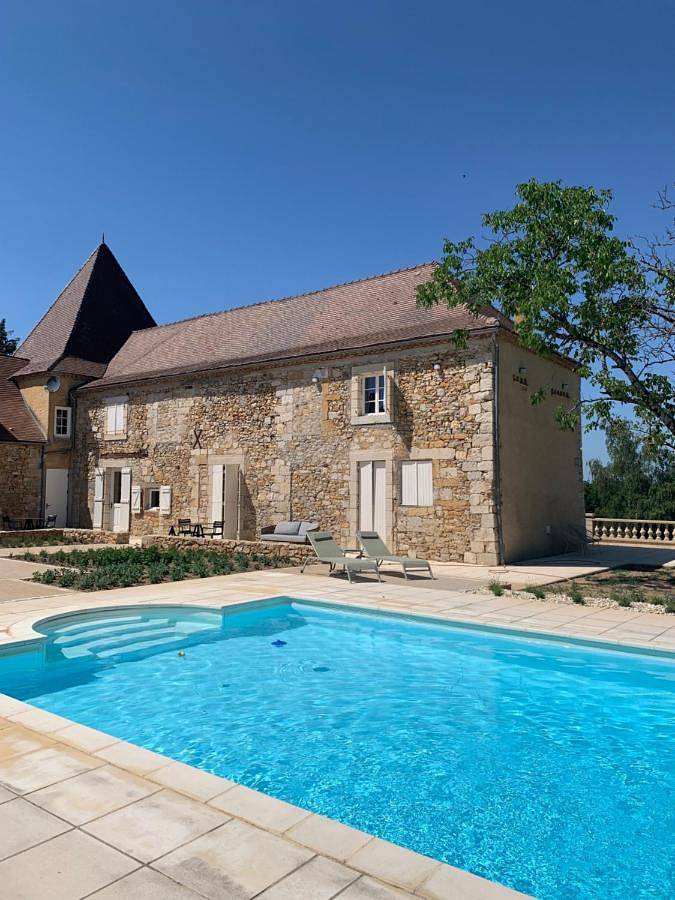 Chambre d’hôte pour 2 personnes, avec Terrasse ainsi que Jardin et Piscine à Thenon