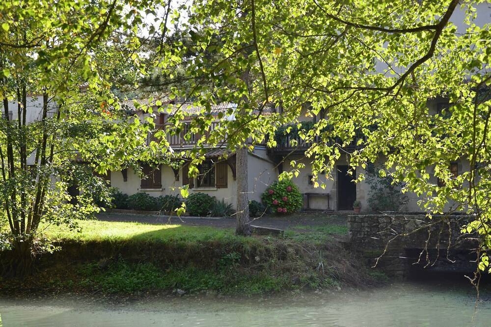Gîte L'eau vive - Le moulin de Charin - Puy du Fou in La Pommeraie-sur-Sèvre, Fontenay-le-Comte