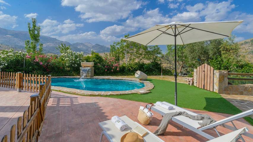 Casa rural para 16 personas, con balcón/terraza además de jacuzzi y piscina en Castril - 2