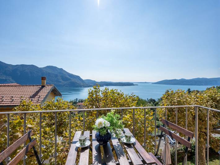 Appartamento per 3 persone, con Balcone e Giardino nonché Vista lago a Ghiffa