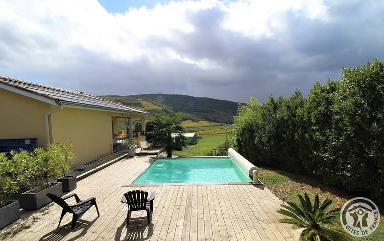 Gîte pour 6 personnes, avec Terrasse et Jardin ainsi que Piscine et Vue à Quincié-en-Beaujolais