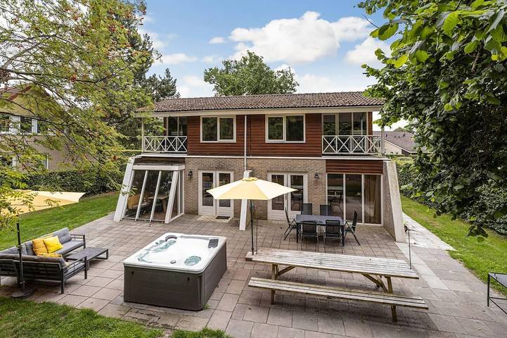 Ferienhaus für 20 Personen, mit Balkon und Sauna sowie Pool und Whirlpool, mit Haustier - 1