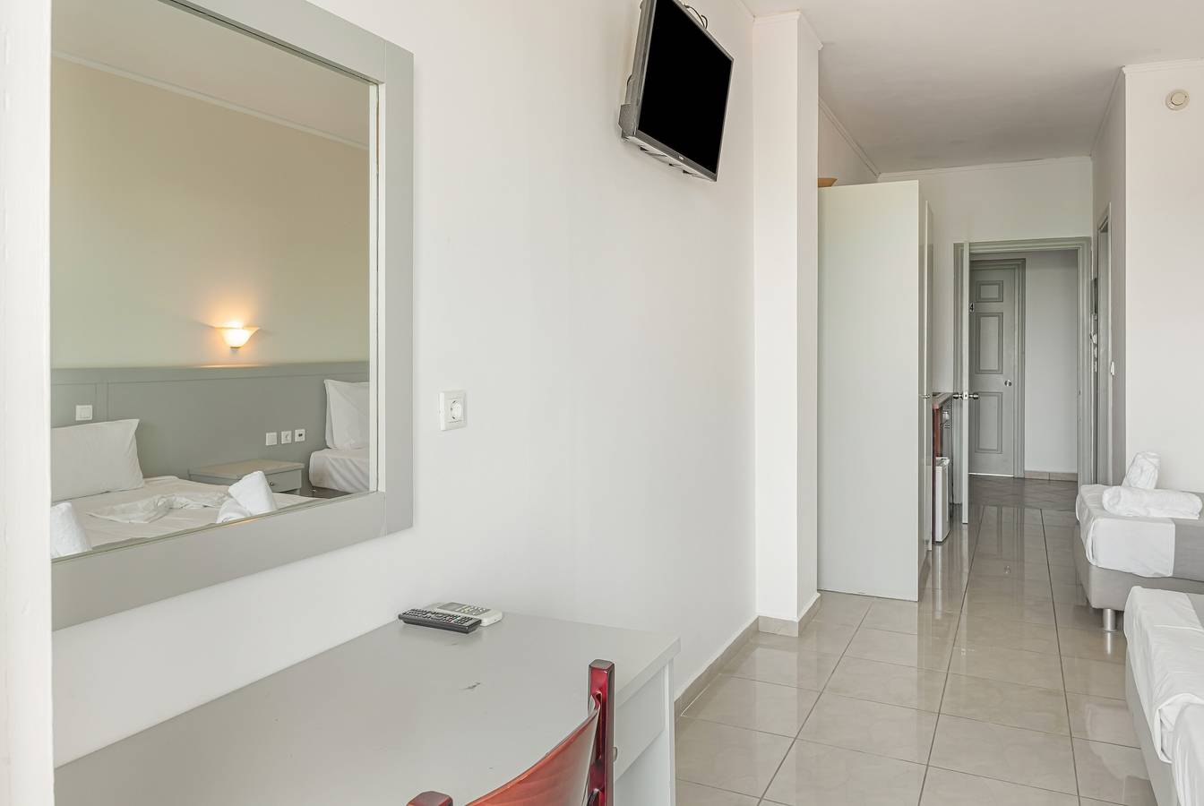 Studio Appartement 'Evripides Triple Room 2' met Gedeeld Zwembad, Gedeelde Tuin en Airconditioning, foto 15