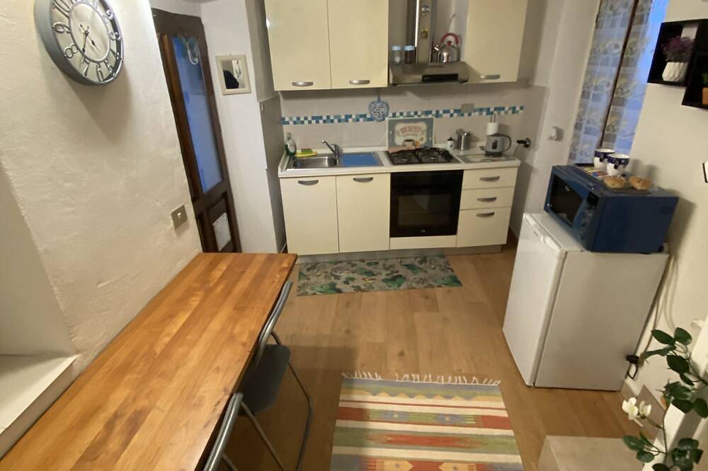 Detached apartment with small terrace in the center 2 minutes from the lake in Intra (Verbania), Comune di Verbania