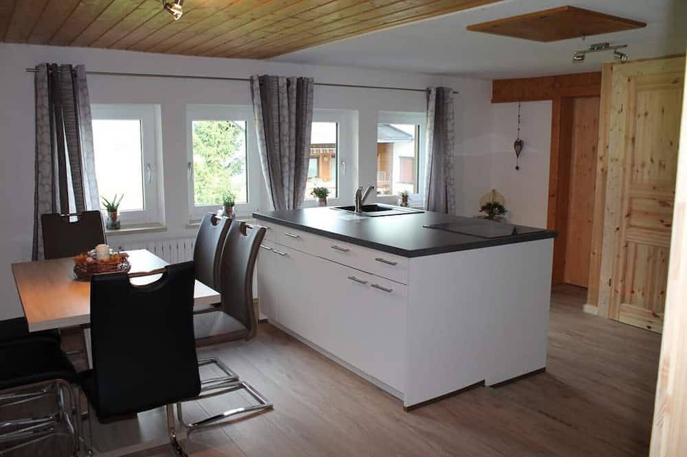 Ganze Wohnung, Wunderschöne Ferienwohnung im Grünen (Ortsrandlage), Haustiere willkommen ❤️ in Häselgehr, Allgäuer Alpen (Österreich)