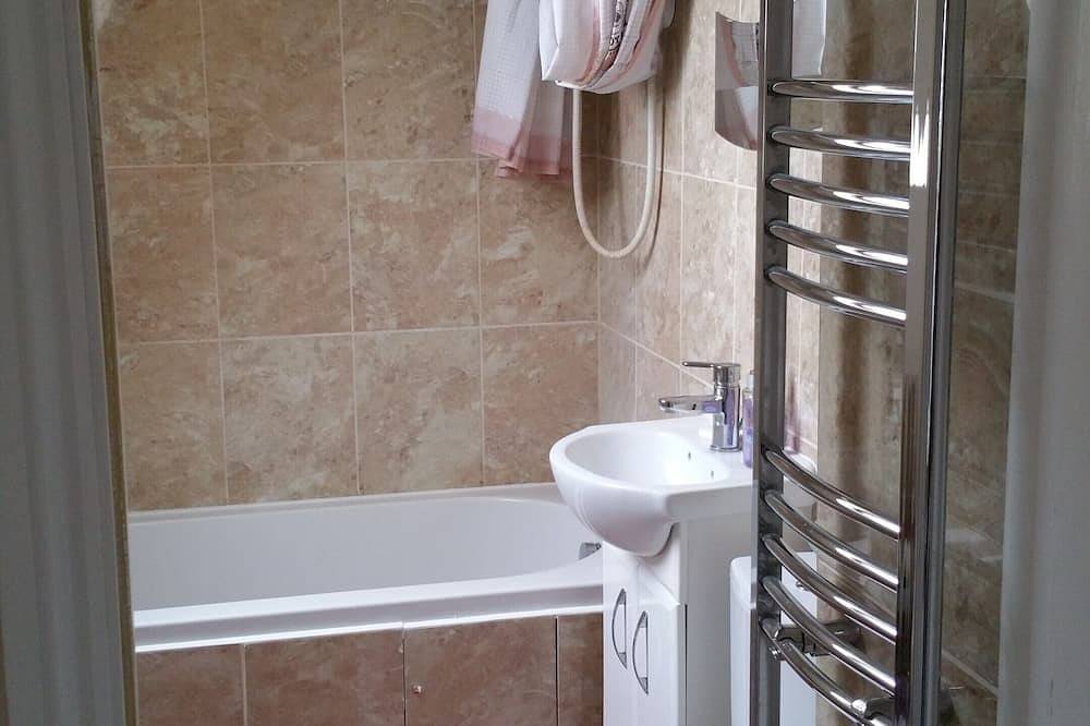Entire apartment, Lovely Apartment near Water Parks in South Cerney, Gloucestershire