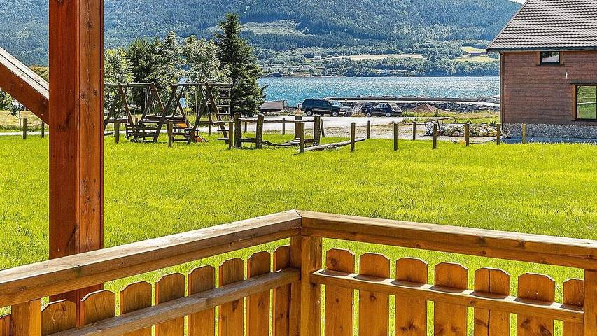Ferienwohnung für 5 Personen, mit Sauna und Terrasse sowie Ausblick und Pool in Nesset
