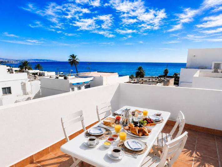 Apartamento para 5 personas, con Balcón y Terraza además de Jardín y Vistas en Lújar
