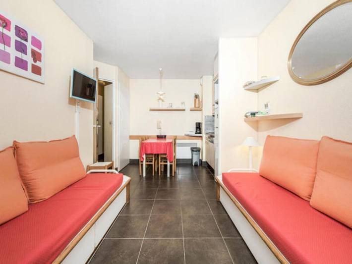 Gîte pour 4 personnes, avec piscine et terrasse, adapté aux familles dans Office De Tourisme Cannes La Bocca - 4