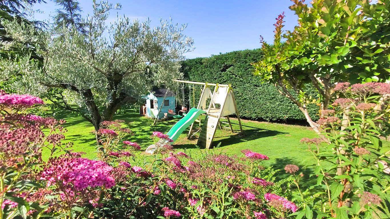 Casa de huéspedes para 15 personas con piscina in Mours-Saint-Eusèbe, Región de Valence