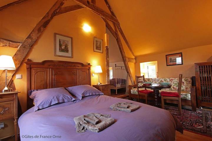 Gîte pour 4 personnes, avec vue et jardin à Le Merlerault