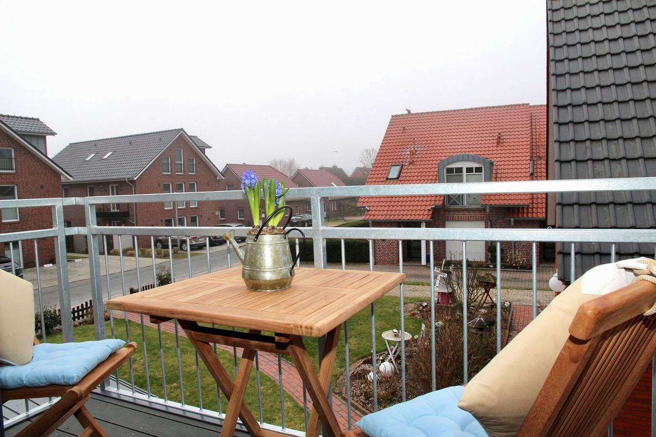 Ganze Wohnung, Neue Ferienwohnung Deichkrone mit Hafenblick, Balkon & Infrarotkabine in Greetsiel, Krummhörn