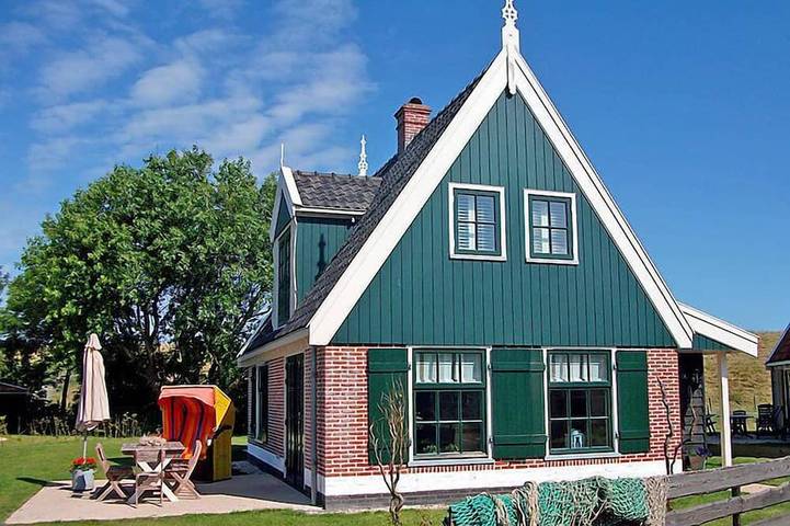 Ferienhaus für 6 Personen, mit Balkon/Terrasse und Whirlpool sowie Terrasse und Garten