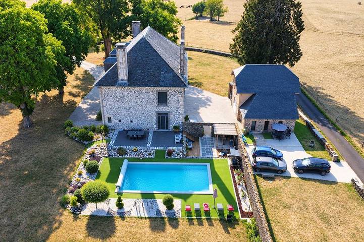 Location de vacances pour 6 personnes, avec Piscine à Pleaux
