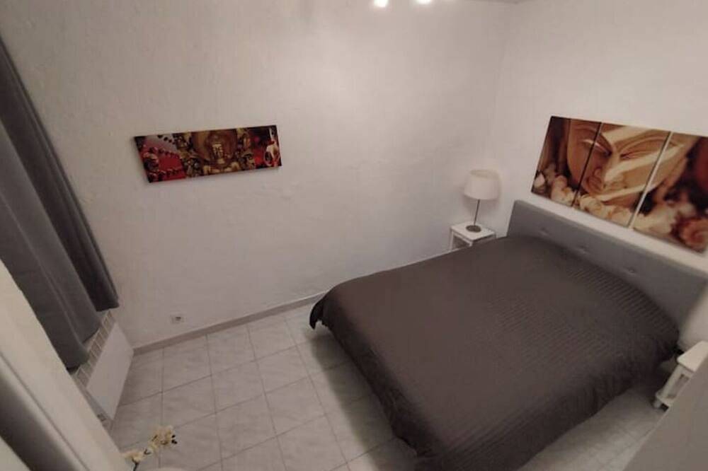 Apartment on Chemin des Roys in Nans-les-Pins, Brignoles region