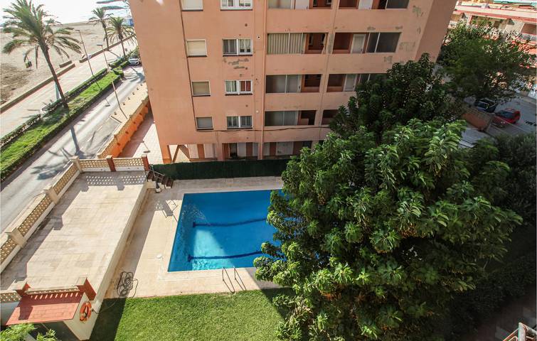 Apartamento vacacional entero, Retiro junto a la playa con piscina y aparcamiento in Cunit, Costa Dorada