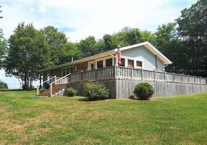 Chalet for 6 people, with garden, with pets in Prince Edward Island