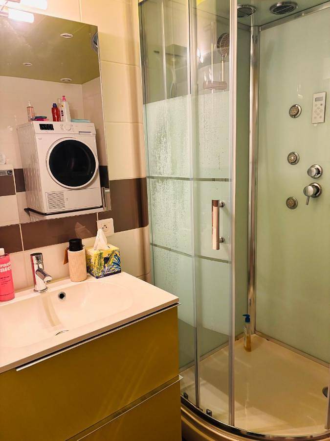 Double Room with Private Bathroom in Les Monts d'Aunay, Région de Vire