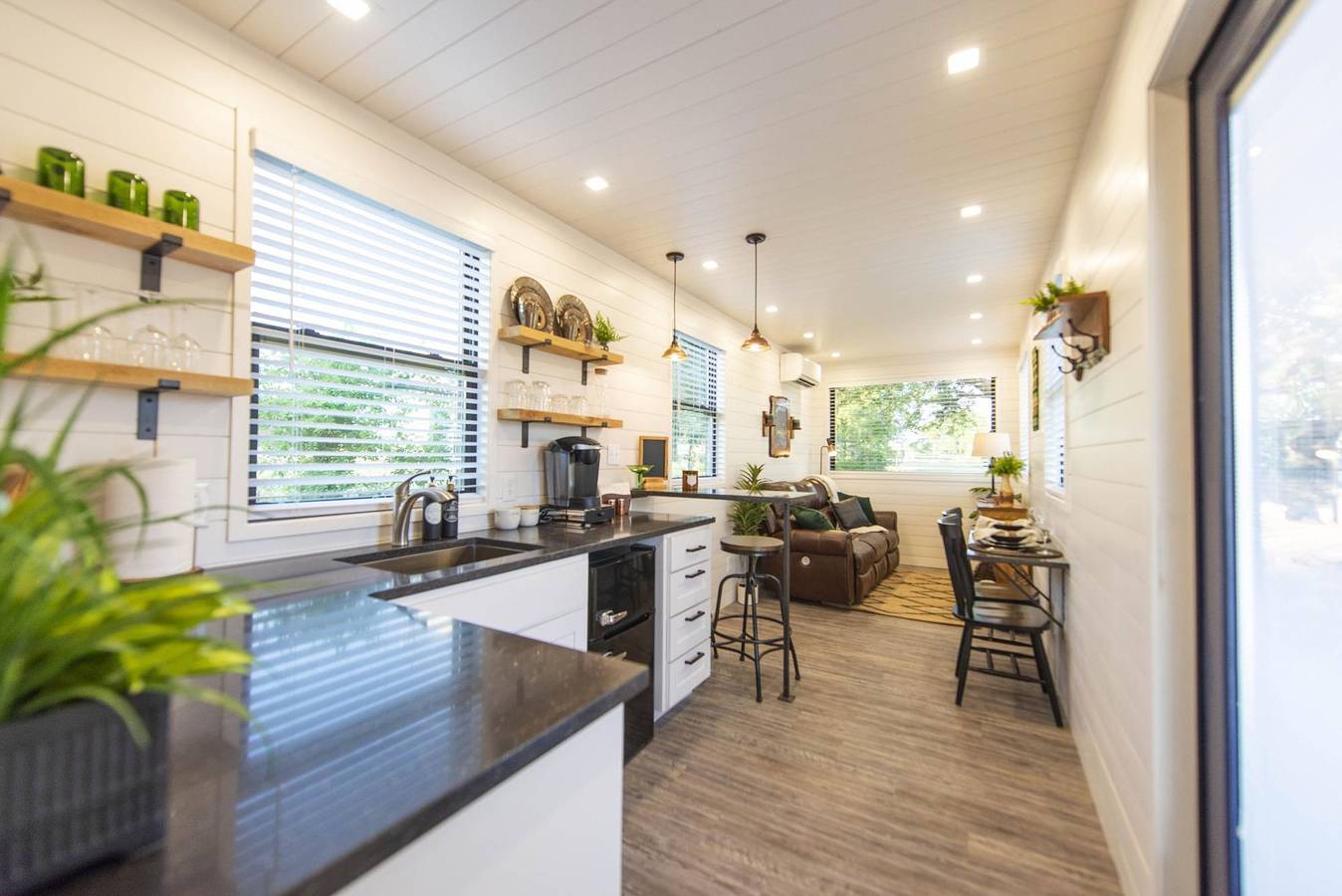 The Woods- Container Tiny House 12 min to Magnolia Baylor Downtown in McLennan County