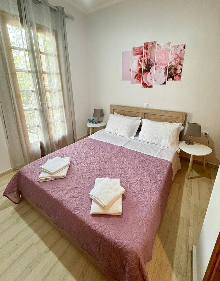 Gîte pour 3 personnes, avec jardin à Arta