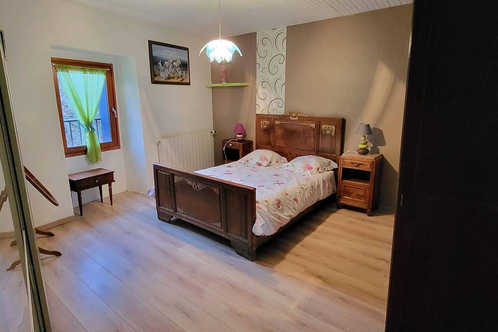Maison à la campagne avec jardin  6 couchages à 12 mns du Puy-en-Velay in Lavoûte-sur-Loire, Haute-Loire