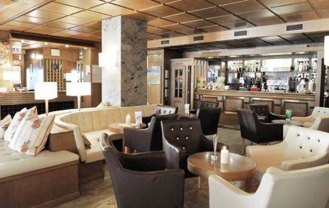 Hôtel pour 2 personnes, avec jardin ainsi que sauna et piscine à Malè - 2