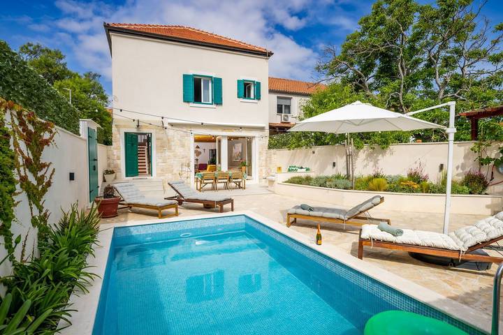 Villa for 6 people, with terrace and garden on Hvar