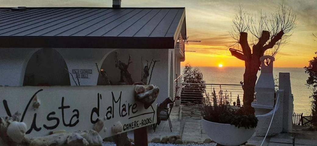 Maison d’hôte pour 2 personnes, avec Terrasse et Jardin ainsi que Piscine et Vue dans Marche - 2