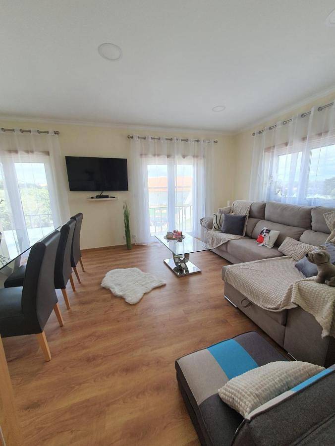 Apartamento para 8 personas, con Balcón y Terraza además de Jardín y Piscina en Pombal