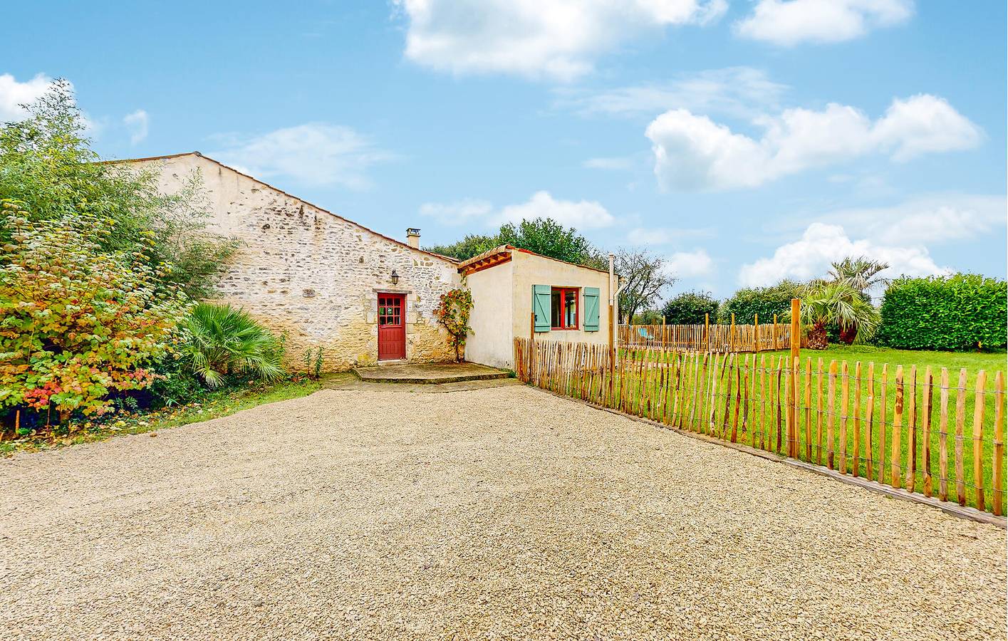 Appartement de vacances moderne avec piscine à Rioux in Rioux, Région de Saintes