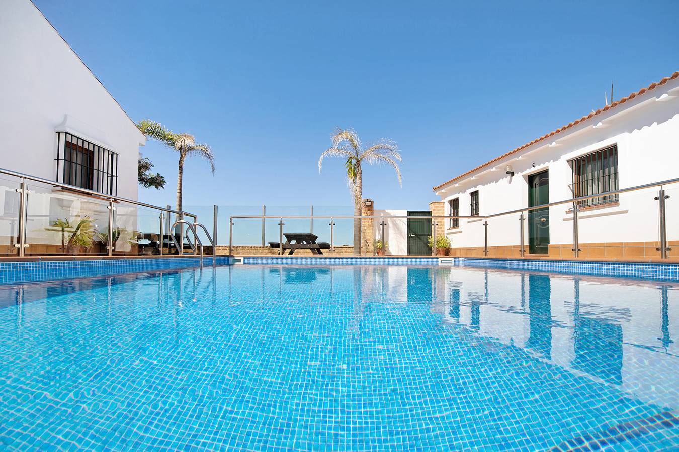 Apartamento entero, Casa de vacaciones "Novobarrosa A" con vistas al mar, piscina compartida y Wi-Fi in Novo Sancti Petri, Chiclana de la Frontera