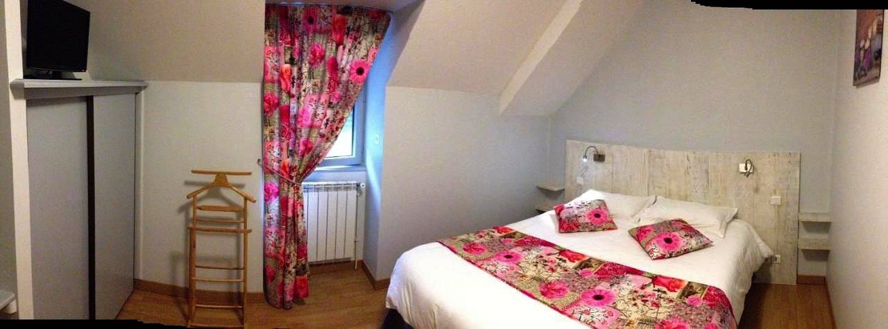 Hôtel pour 2 personnes, avec sauna ainsi que vue et jardin, animaux acceptés à Campagnac