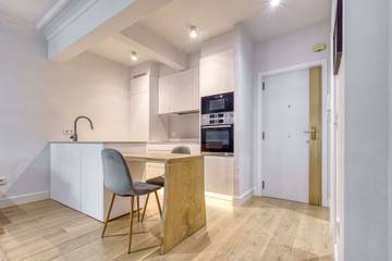 Apartment for 2 People in Playa de la Concha, San Sebastian, Photo 2