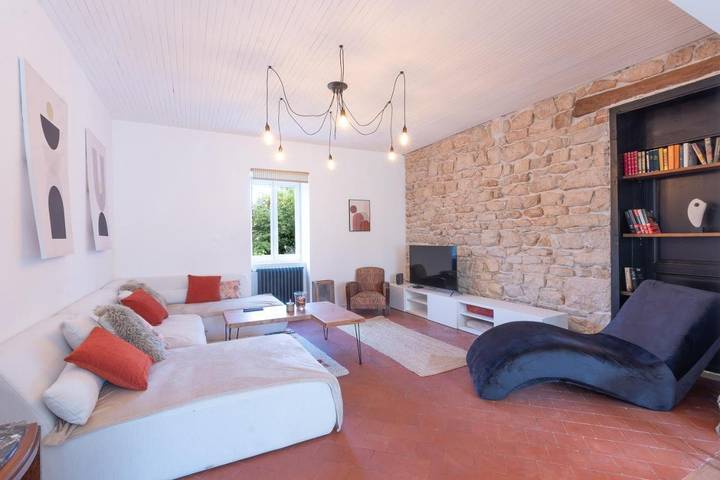 Location de vacances pour 10 personnes, avec jardin à La Guiche - 2