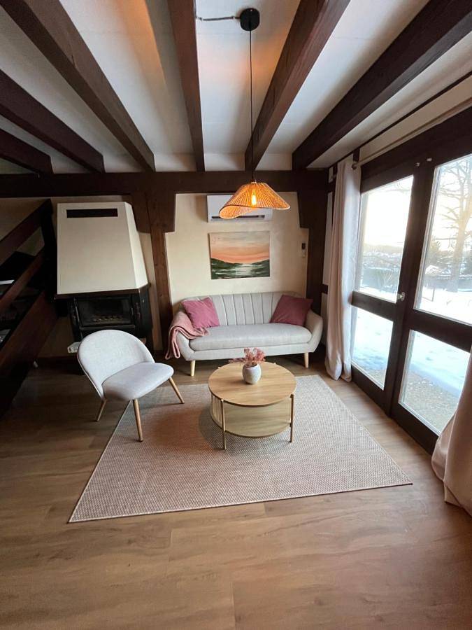 Gîte pour 5 personnes, avec vue et piscine ainsi que terrasse et jardin à Lembach