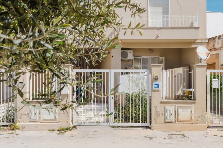 Entire studio, One-Bedroom Apartment with Private Terrace and Air Conditioning in Marinella (Sicily), Castelvetrano (Municipality)