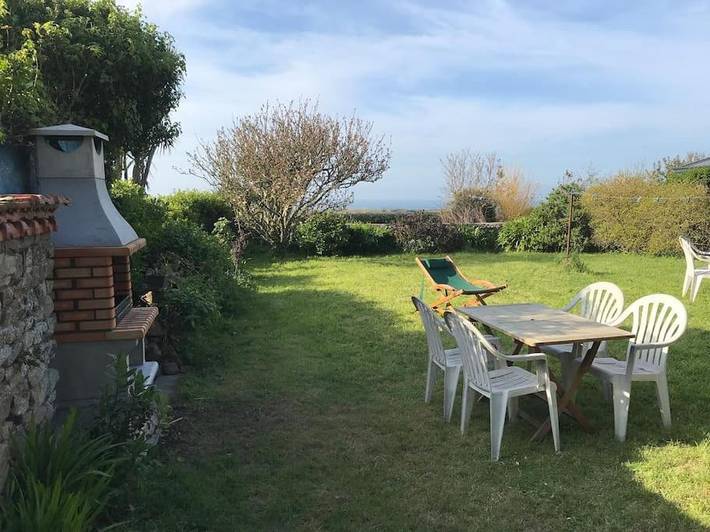 Location de vacances pour 6 personnes, avec vue et jardin à Saint-Germain-des-Vaux - 4