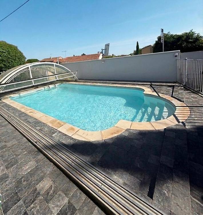 Location de vacances pour 5 personnes, avec Jacuzzi ainsi que Jardin et Piscine à Manduel
