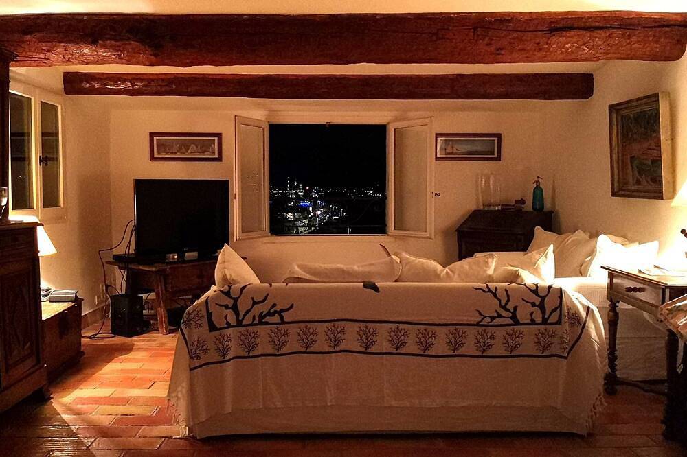 Entire apartment, Beautiful duplex, perfect location along the harbour, panoramic view, sleeps 6 in Saint-Tropez, Mediterranean Coast (France)